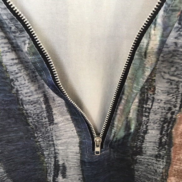 Cour de Vague Top SzL 1/2 Zip Front Unisex Blue Long Sleeve Lt Weight Pre-Owned - Picture 5 of 8